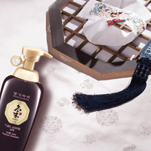 Load image into Gallery viewer, [DAENG GI MEO RI] Ki GOLD Premium Shampoo 500ml / Anti Hair Loss, Scalp Protection, Natural Medicinal Herbal Shampoo,

